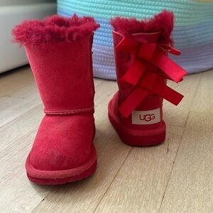 Toddler Ugg Bailey Bow in red size USA6